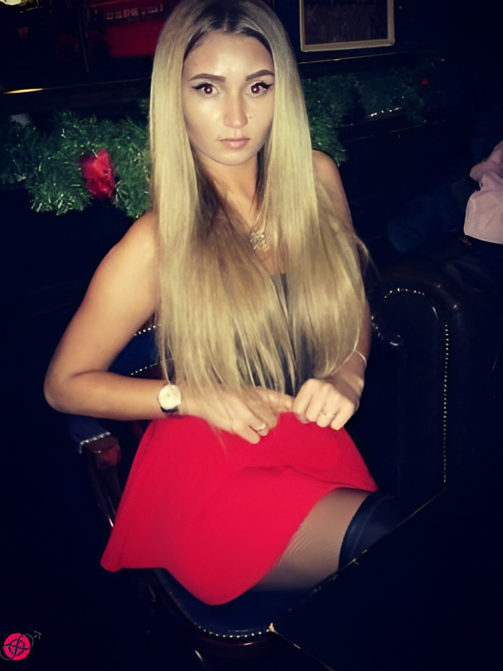 Юлия привлекальеная девушка из Сертолово цена от 5000 руб