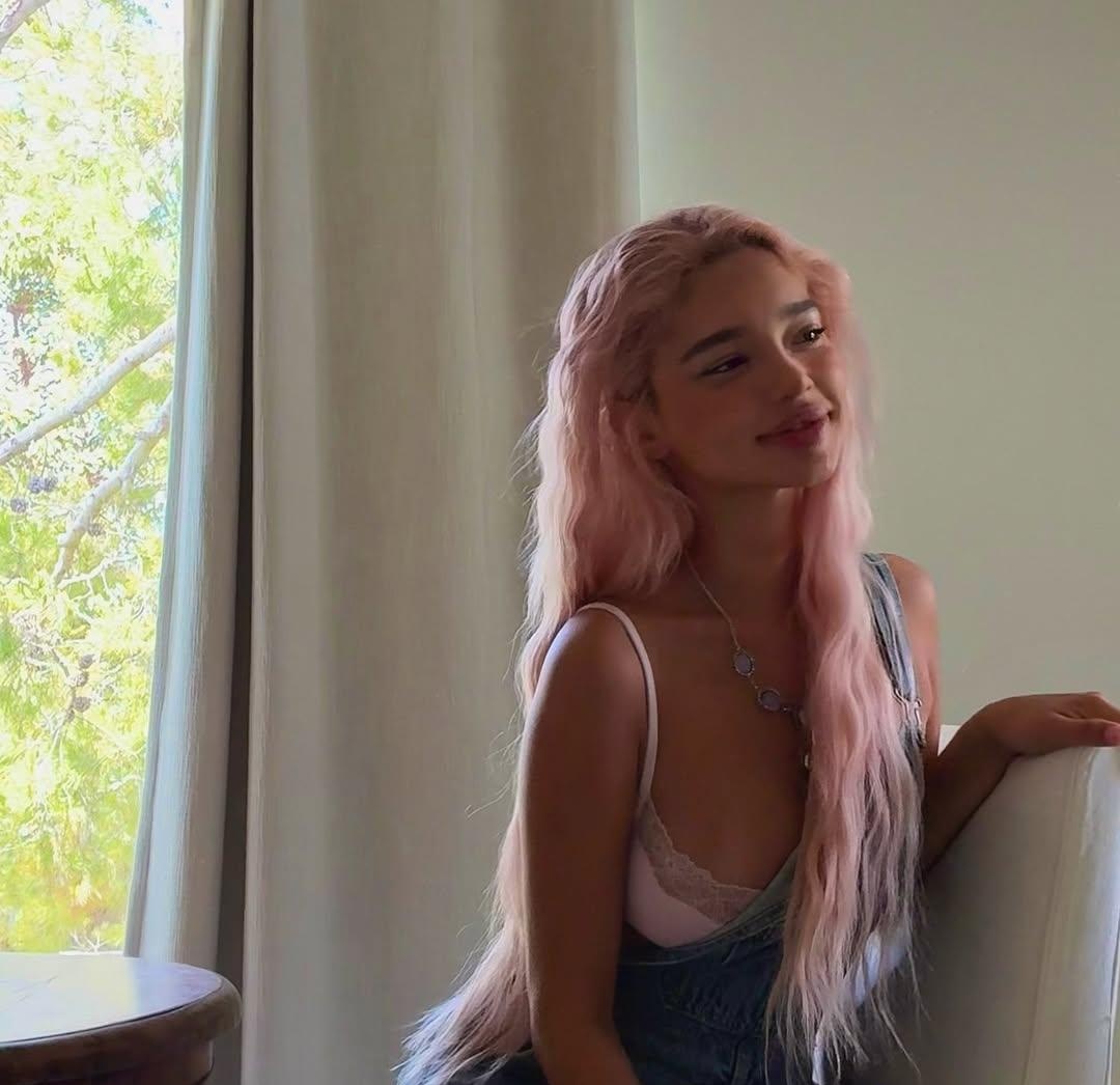 Настя привлекальеная девушка из Сертолово цена от 7000 руб