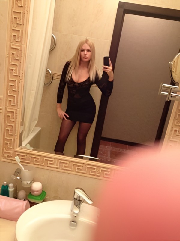 Лариса привлекательная девушка из Сертолово цена от 2000 руб