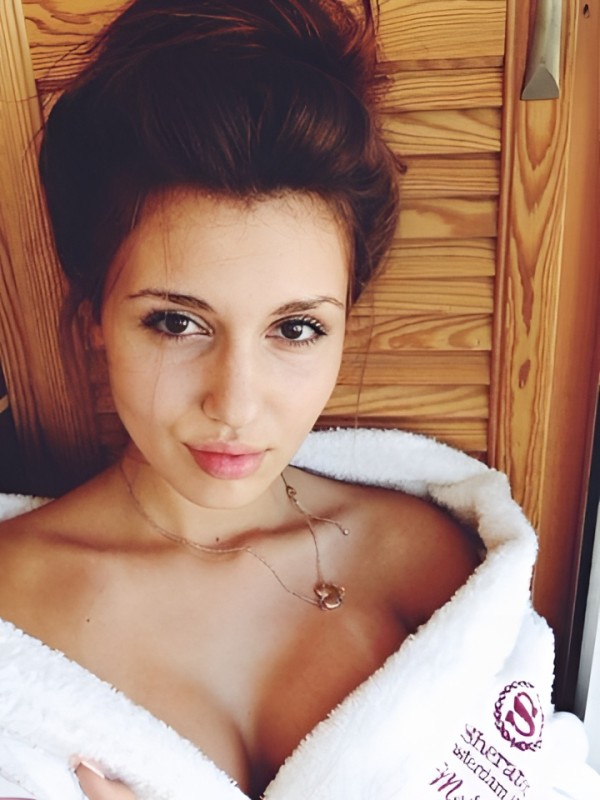 Мария привлекательная девушка из Сертолово цена от 3000 руб