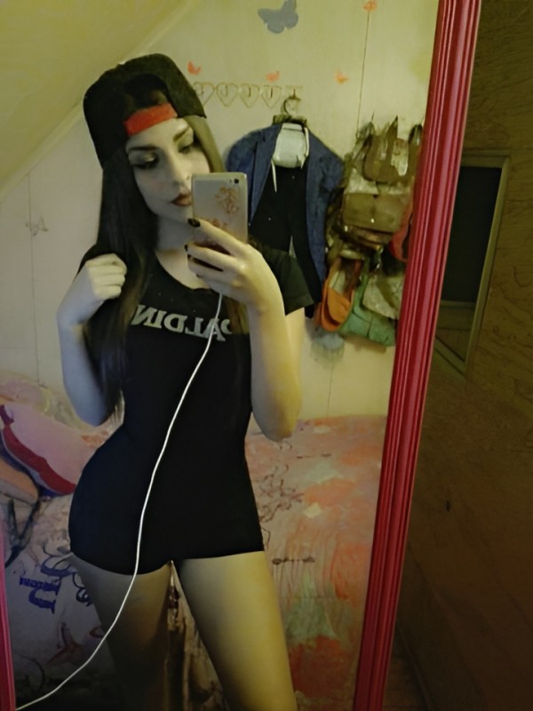 Рената привлекательная девушка из Сертолово цена от 2000 руб