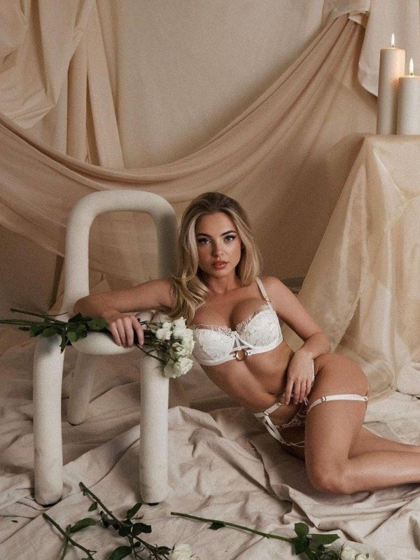 Галина привлекательная девушка из Сертолово цена от 10000 руб